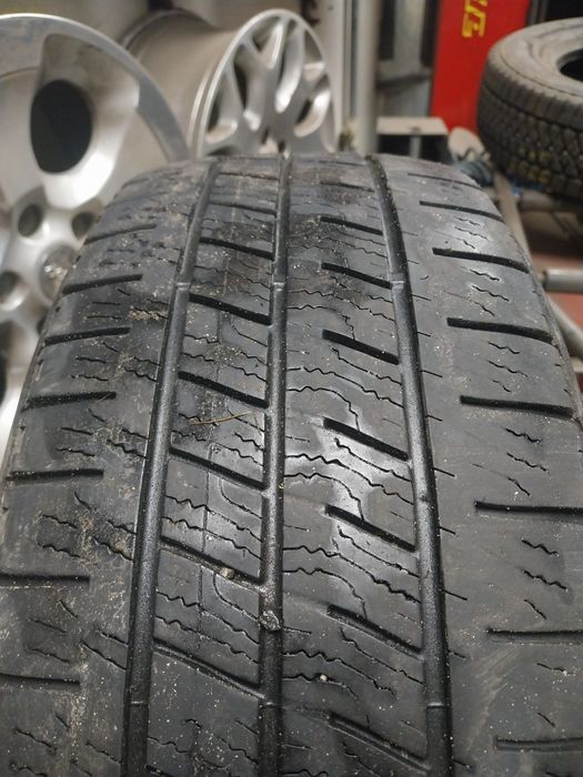 Opona CAŁOROCZNA GOODYEAR 215/65R15 C 104/102T