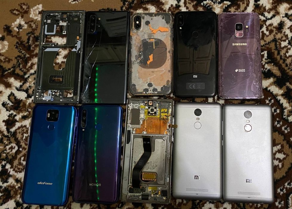 Лот телефонів Samsung, iPhone, Xiaomi