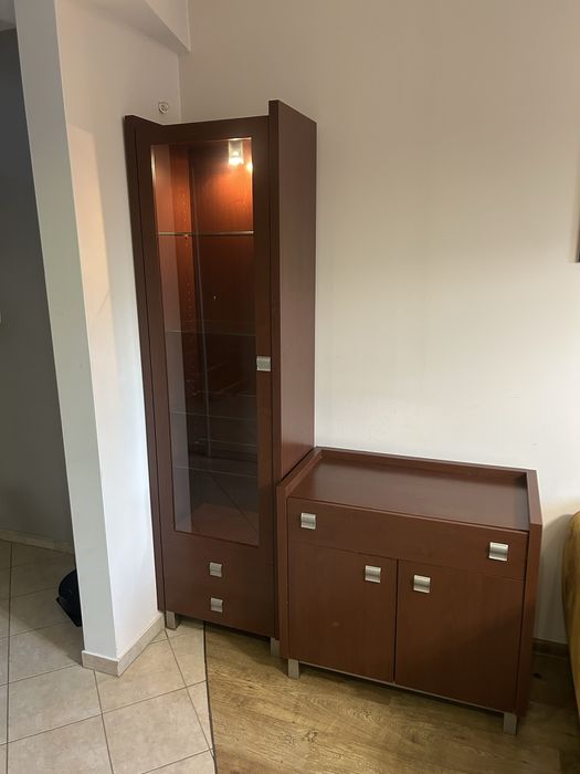 Witryna szklane półki i komoda ciemny orzech