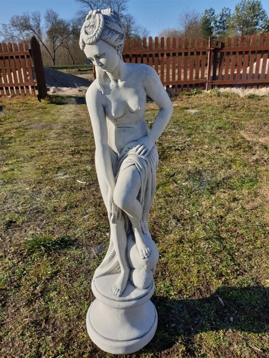 Figura ogrodowa Kobieta z Dzbanami Fontanna Producent