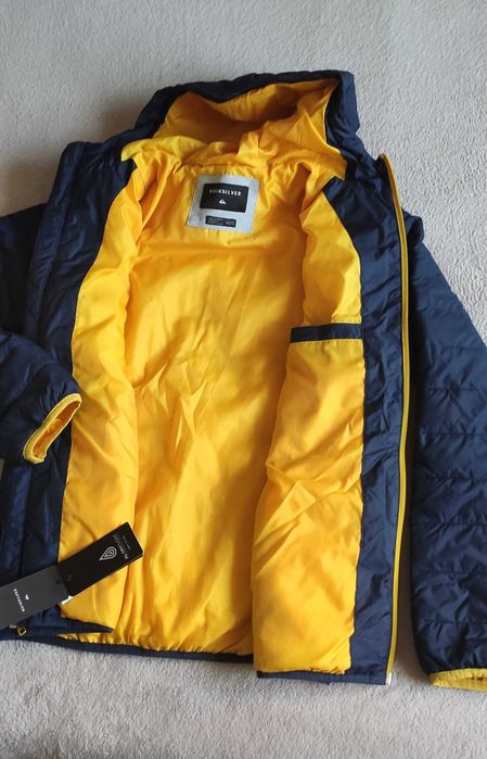 Куртка нова  розмір- М марка Quiksilver impermeable- непромокаєма