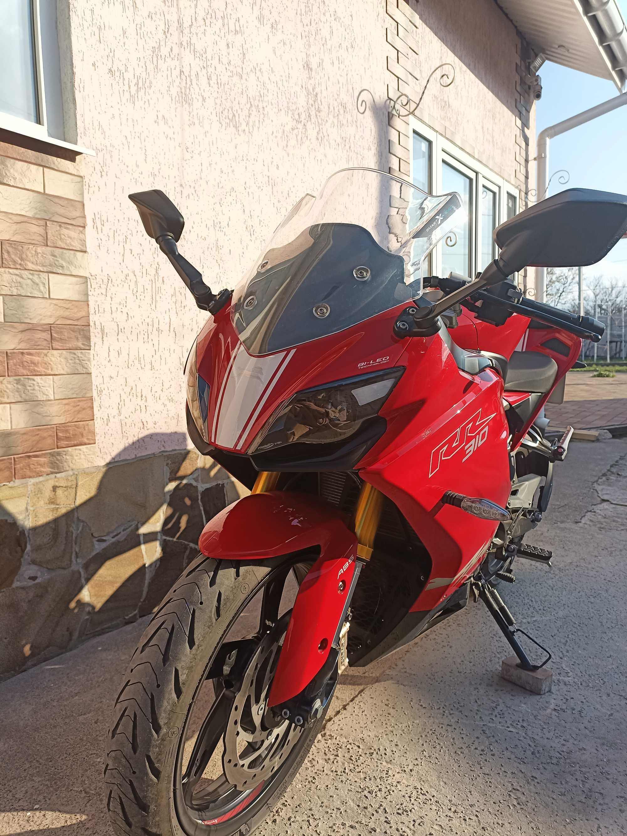 Мотоцикл TVS Apache RR 310