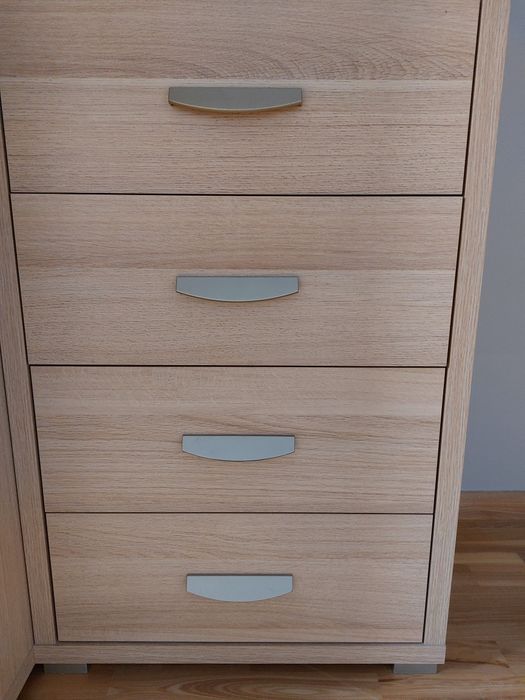 Szafka wysoka z półkami i szufladami