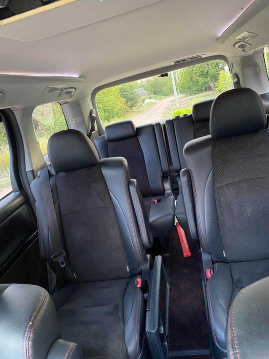 Продам Toyta Vellfire пассажир 2013 автомат 7 мест 2.4 Япония