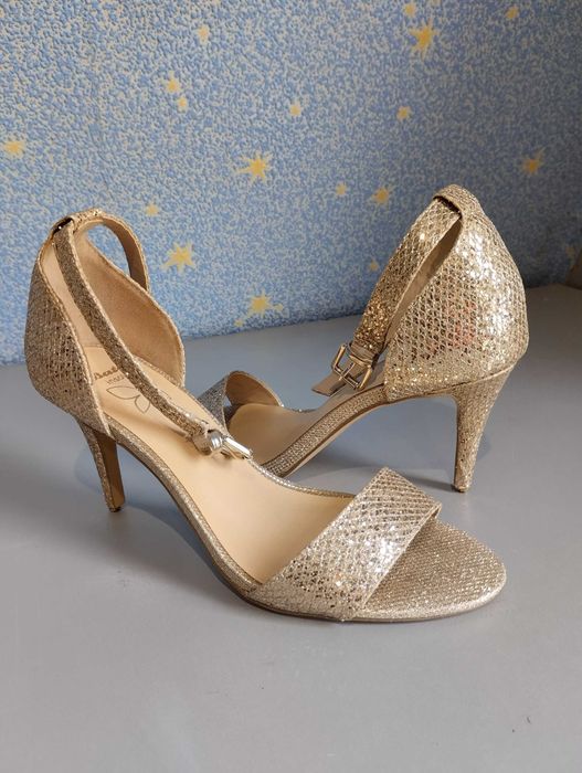 Босоніжки золотисті 38 розмір