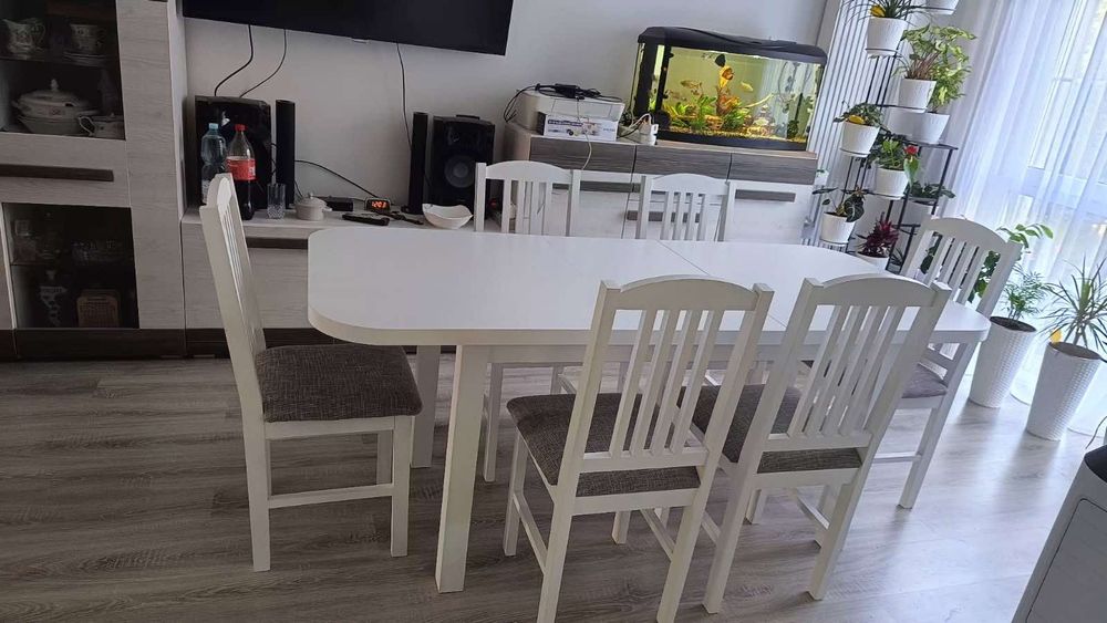 Stół jadalniany bez krzeseł