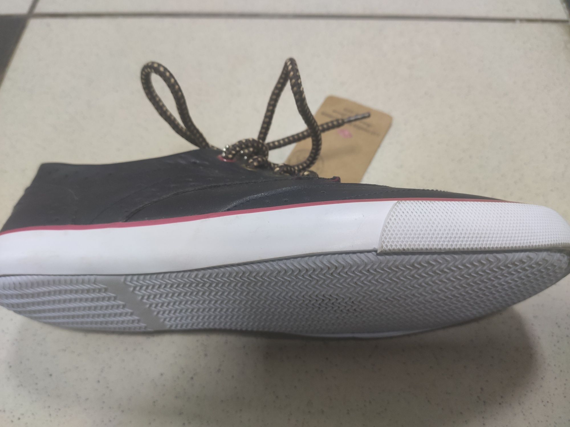Продам кеди Lee Cooper