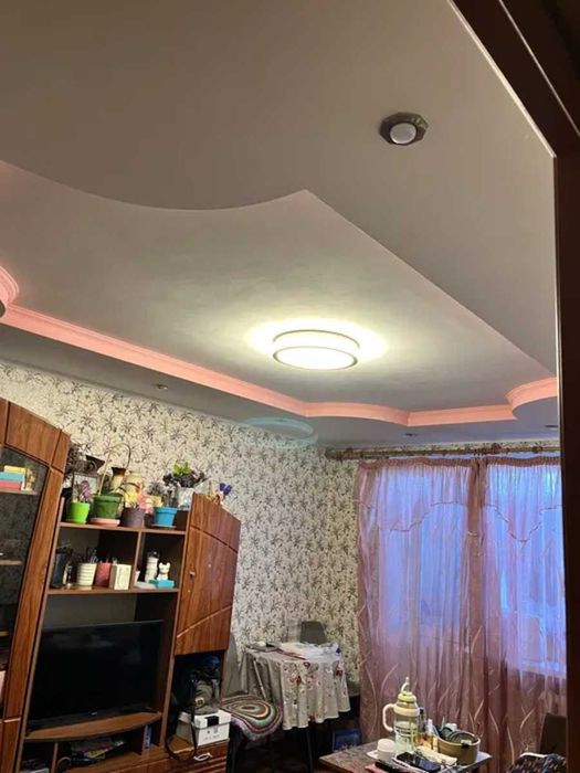 Продам затишну 2-кімнатну квартиру в тихому районі.