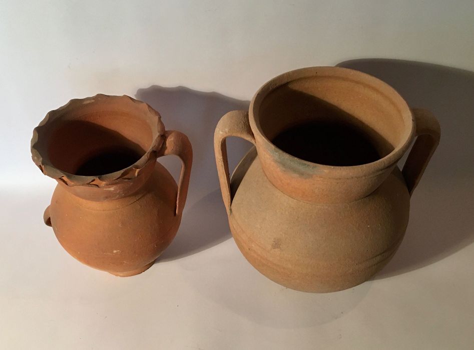 2 CÂNTAROS - antigos - pequenos - altura: 22 e 20 cm/s
