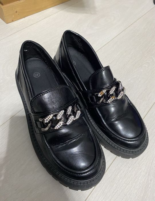 Czarne buty loafersy mokasyny na grubej podeszwie platformie elegancki