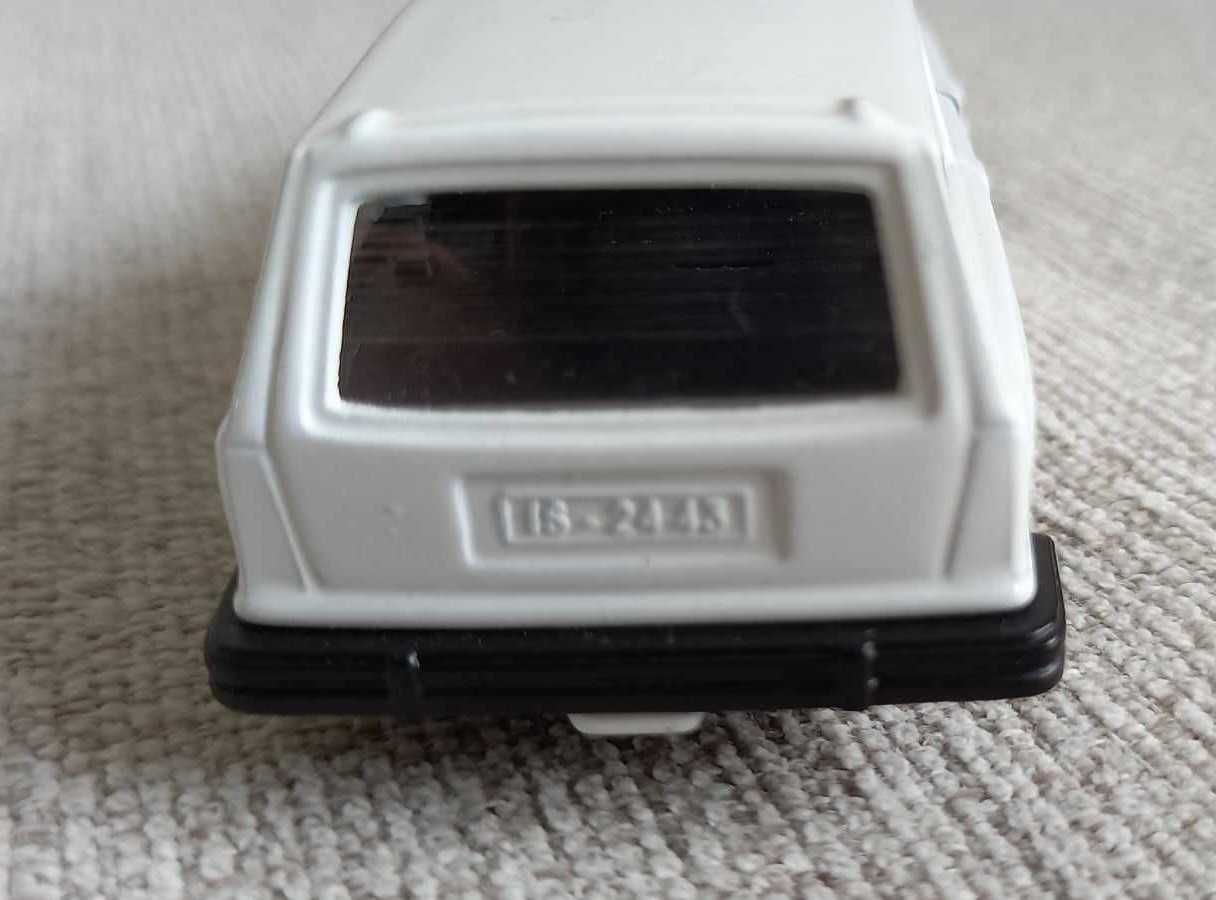 VOLVO 264 (Station wagon) – Miniatura – Norev