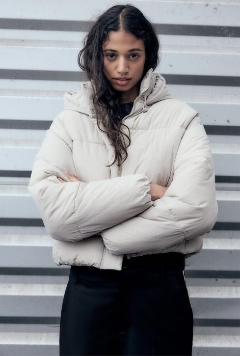 Вкорочена куртка пуфер zara з капюшоном пуховик