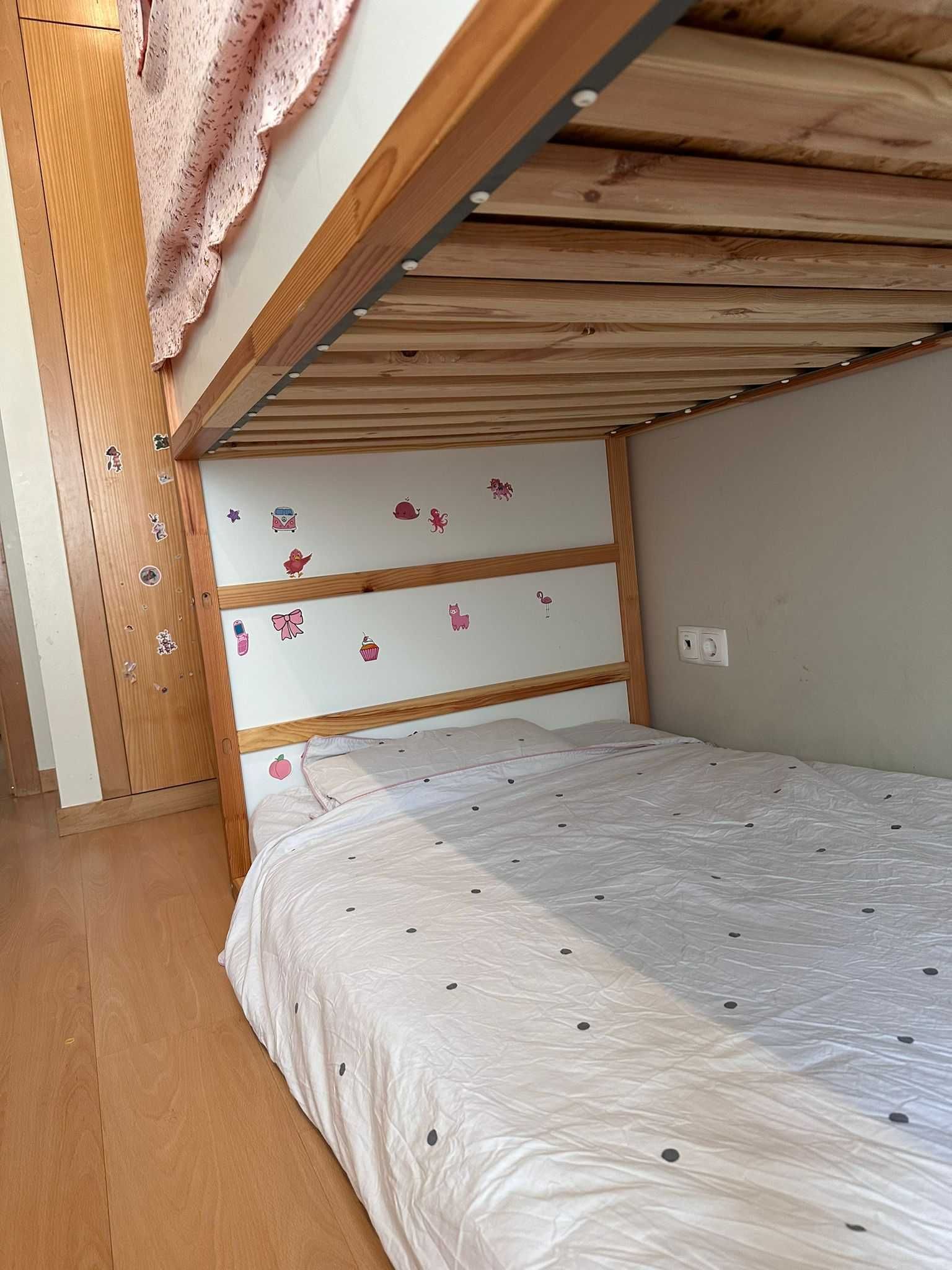 Cama beliche + 2 colchões - Madeira 150€