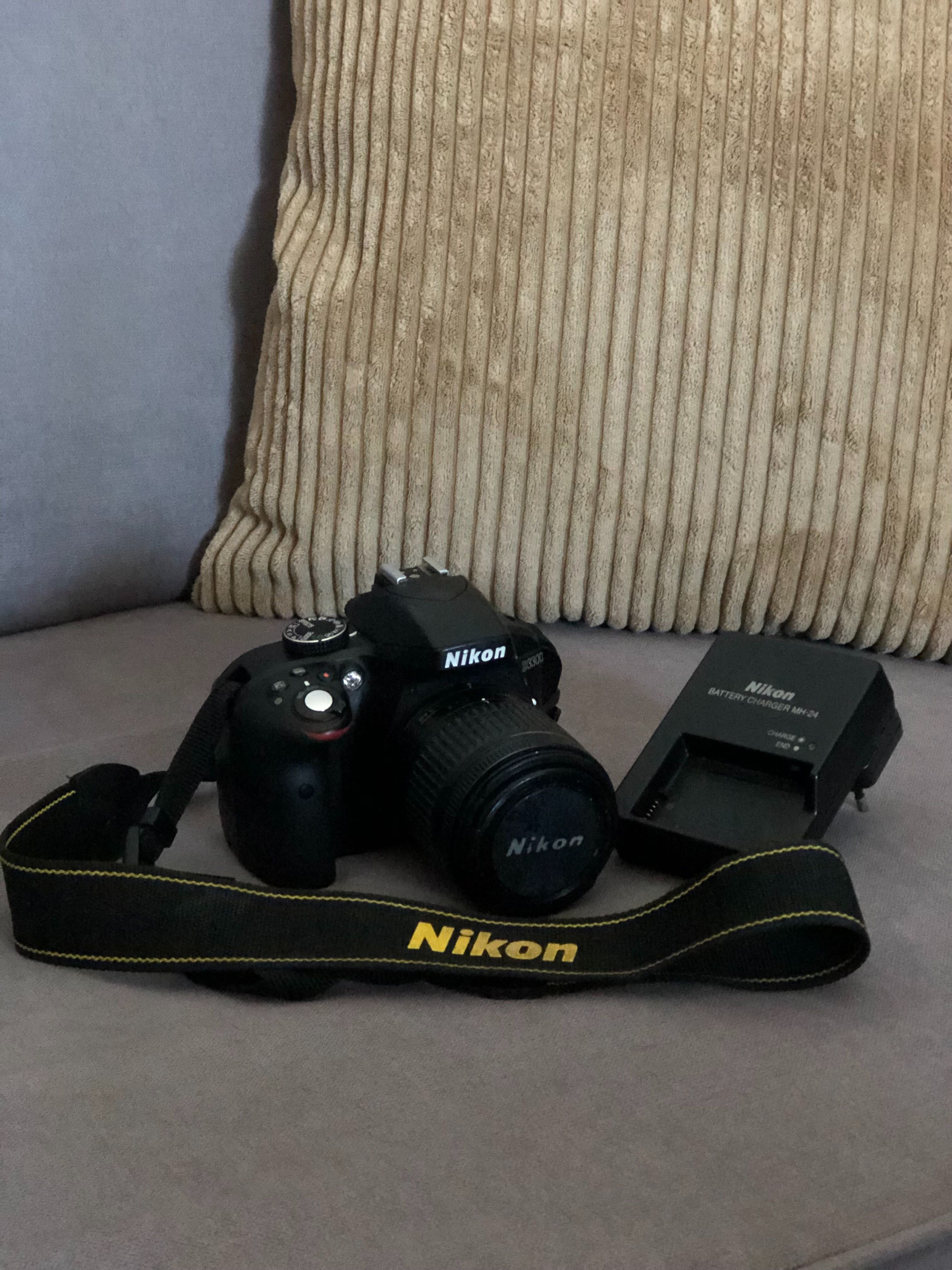 Máquina Nikon (em bom estado)