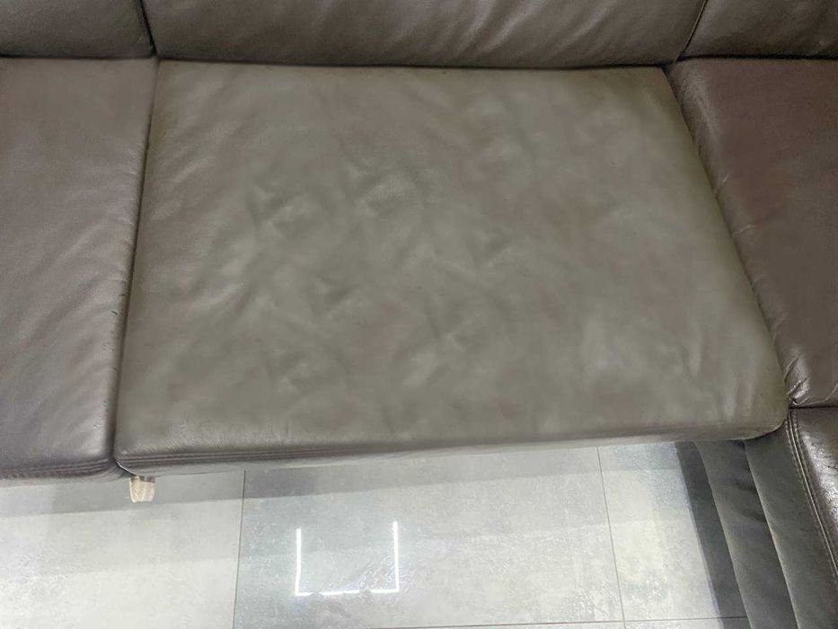 Шкіряний диван. Кутовий диван. Розкладний. Бежевий диван. Релакс.