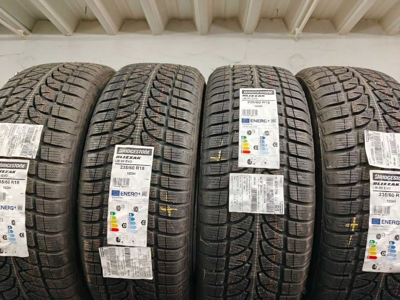 Komplet opon zimowych 18" Bridgestone LM-80 EVO 235/60 R18 103H MO