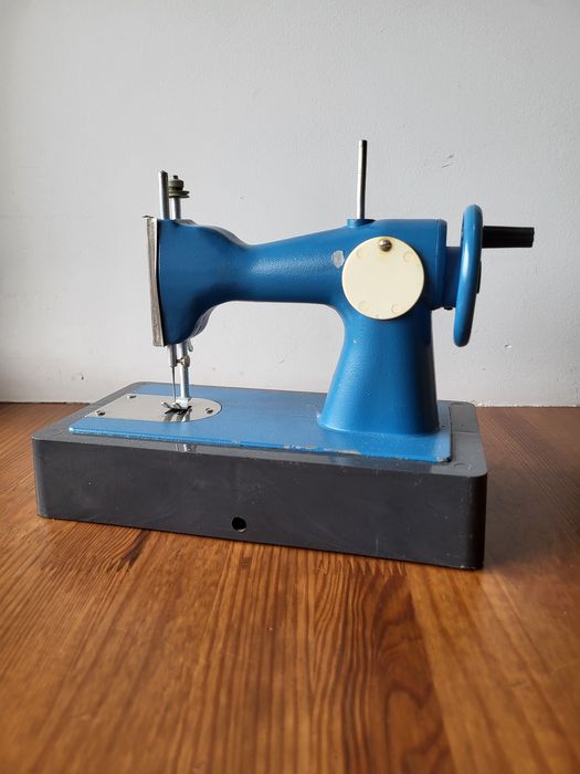 Дитяча швейна машинка