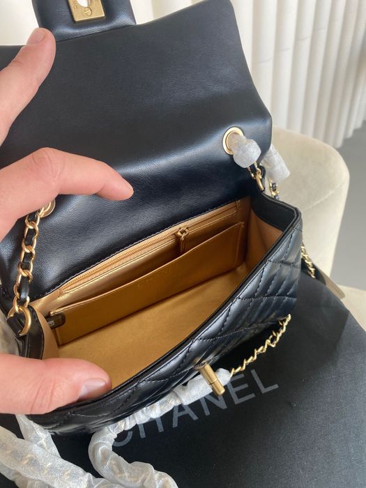 Жіноча сумка у стилі Chanel