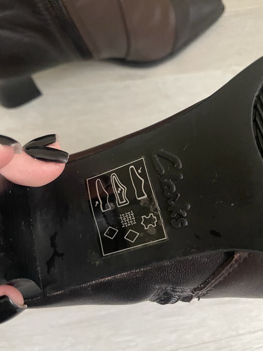 Шкіряне взуття Clarks