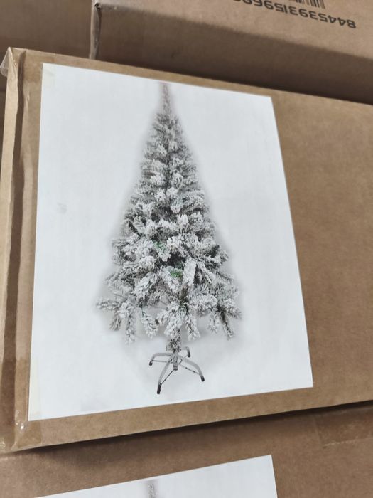 Árvores de Natal – Verde e com Neve | Diferentes Tamanhos e Preços