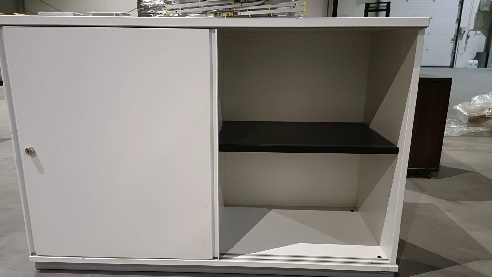 Komoda biała przesuwane drzwi - 45x120x82 cm