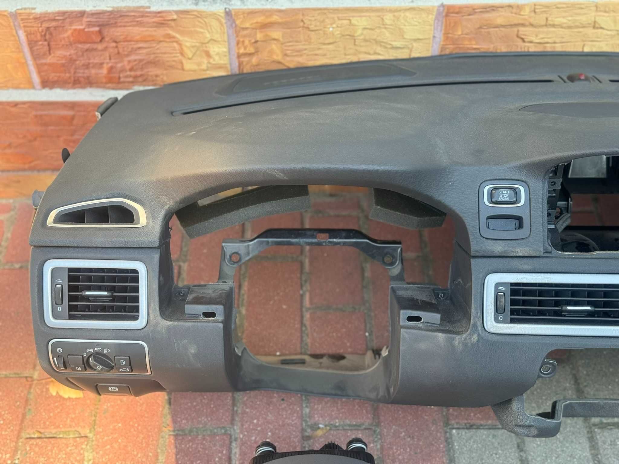 Deska konsola oryginalna Volvo V70 III S80 II XC70  RADAR GŁOŚNIK
