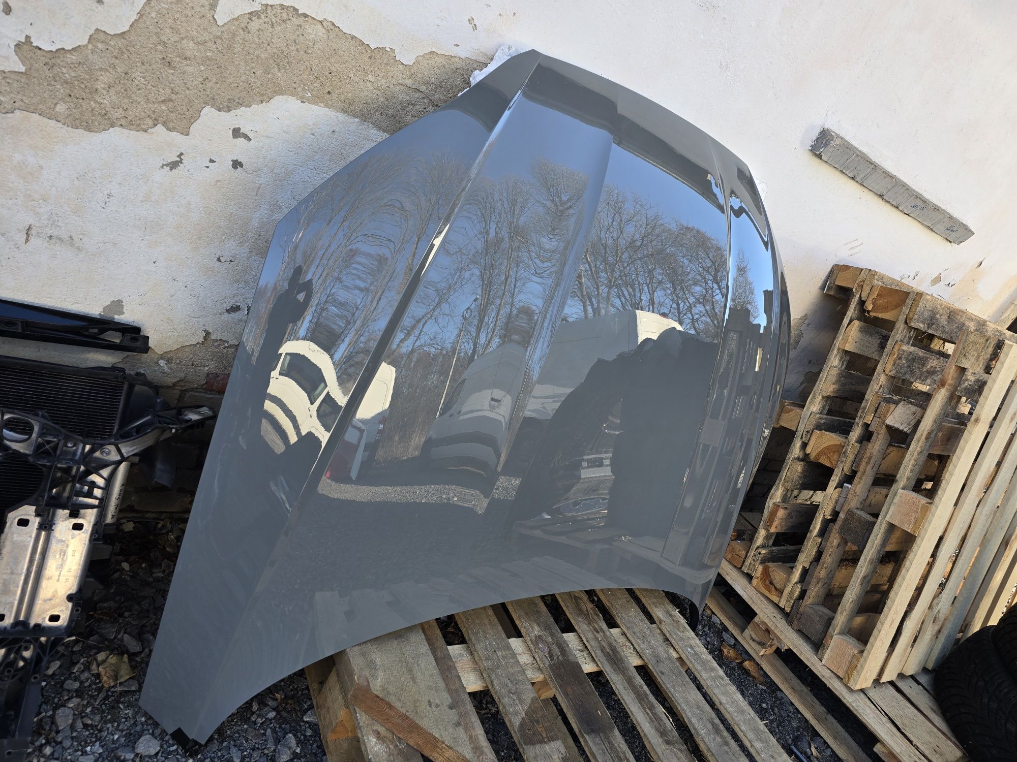 Audi A5 8W0 maska