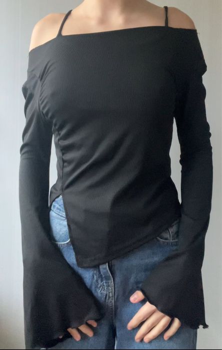 Топ с открыми плечами
