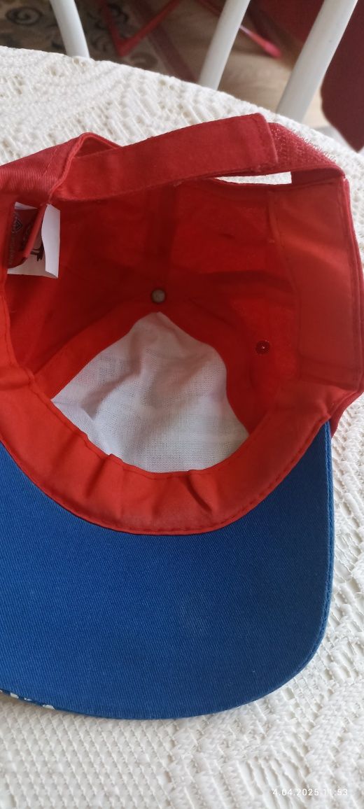 4 szt.Czapki letnie z daszkiem na 6-8 lat że