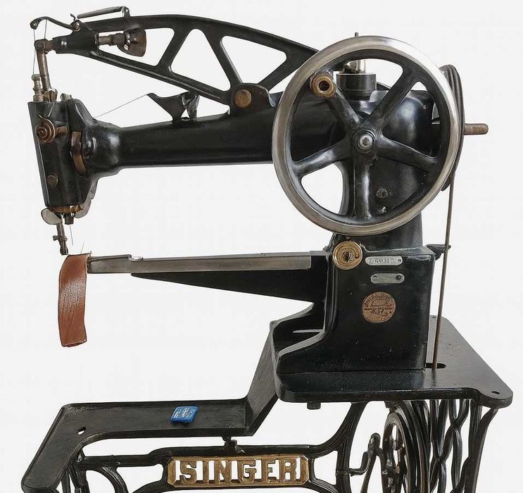 Máquina de costura singer restaurada a funcionar