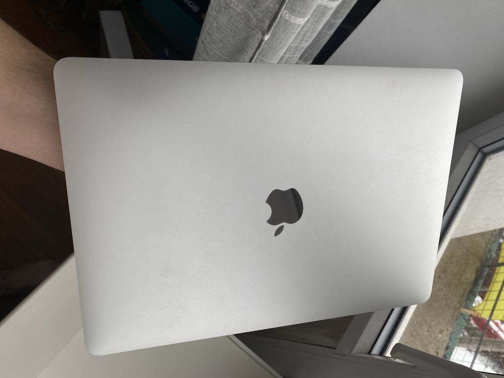 Macbook pro m1  8/256 Ідеал ( як новий )