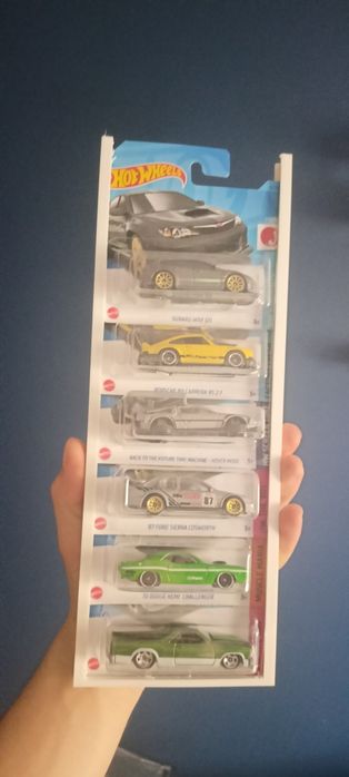 Wieszak na hotheelsy w opakowaniu