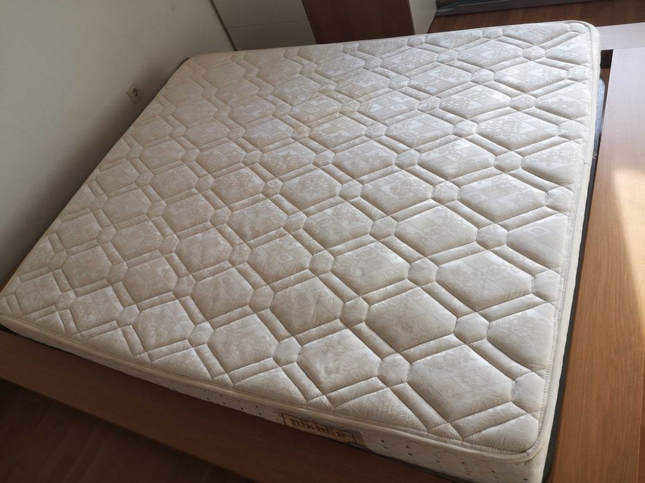 Cama area com colchão monobloc Pikolin