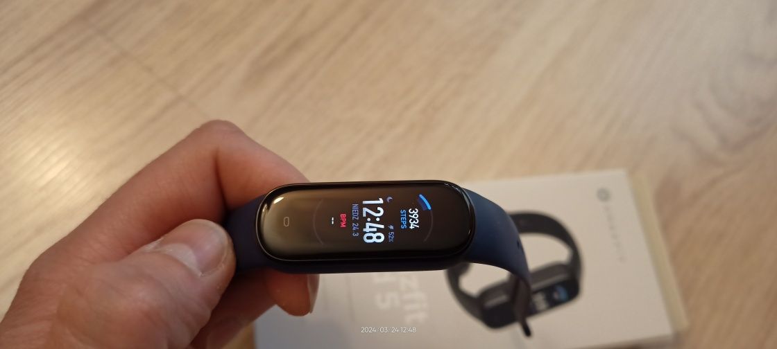 # Opaska Amazfit Mi Band 5 stan idealny nowy pasek