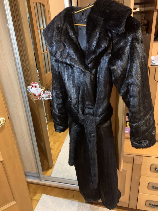 Шуба з штучного еко-хутра під чорну норку