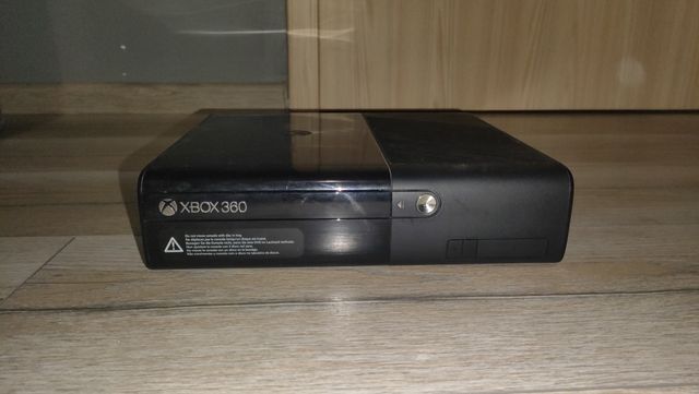 Xbox 360 konsola plus 5 gier