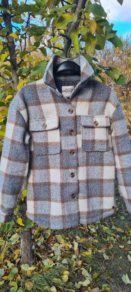 Теплая рубашка ,пальто в клетку Pull&Bear