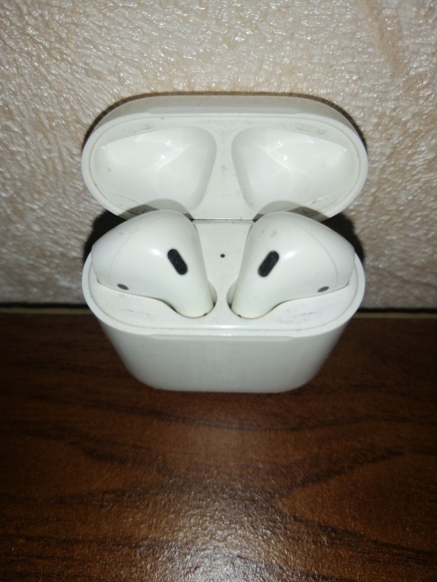 Продам срочно Airpods 1