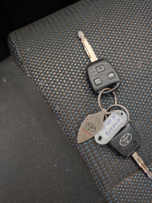 Kluczyk Toyota Avensis T25