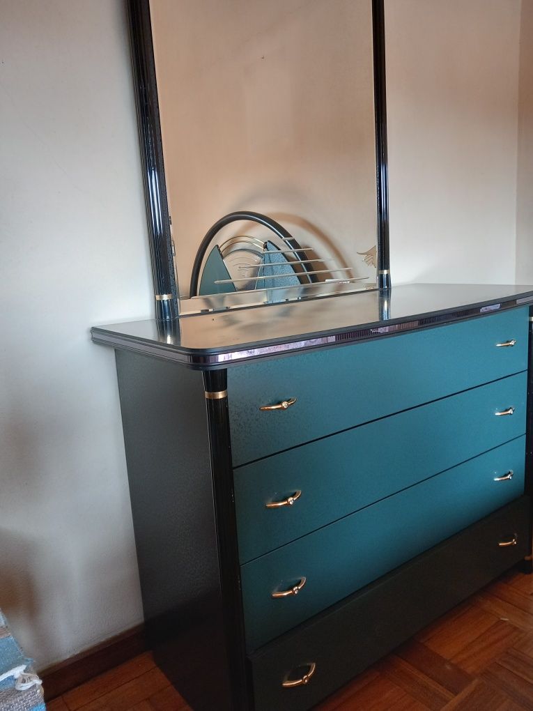Quarto com cama em ferro