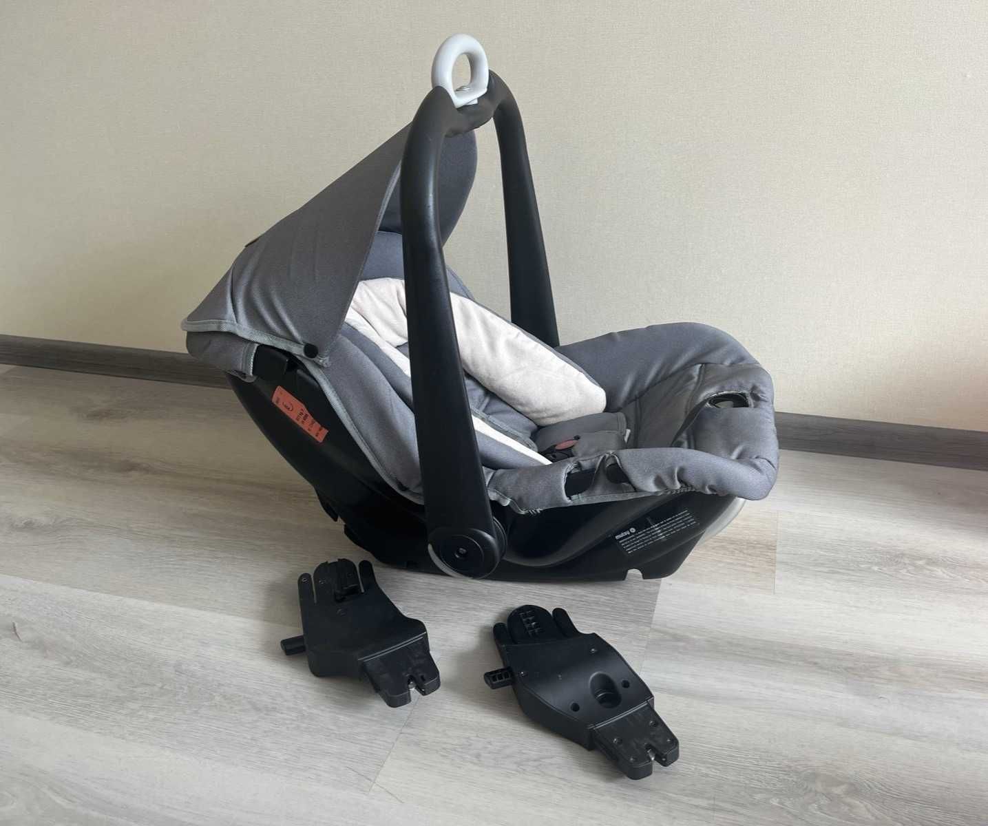 Автокрісло + адаптери Mutsy Safe2Go Evo