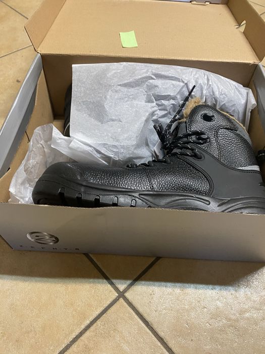 Sprzedam buty robocze-zimowe NOWE !!!