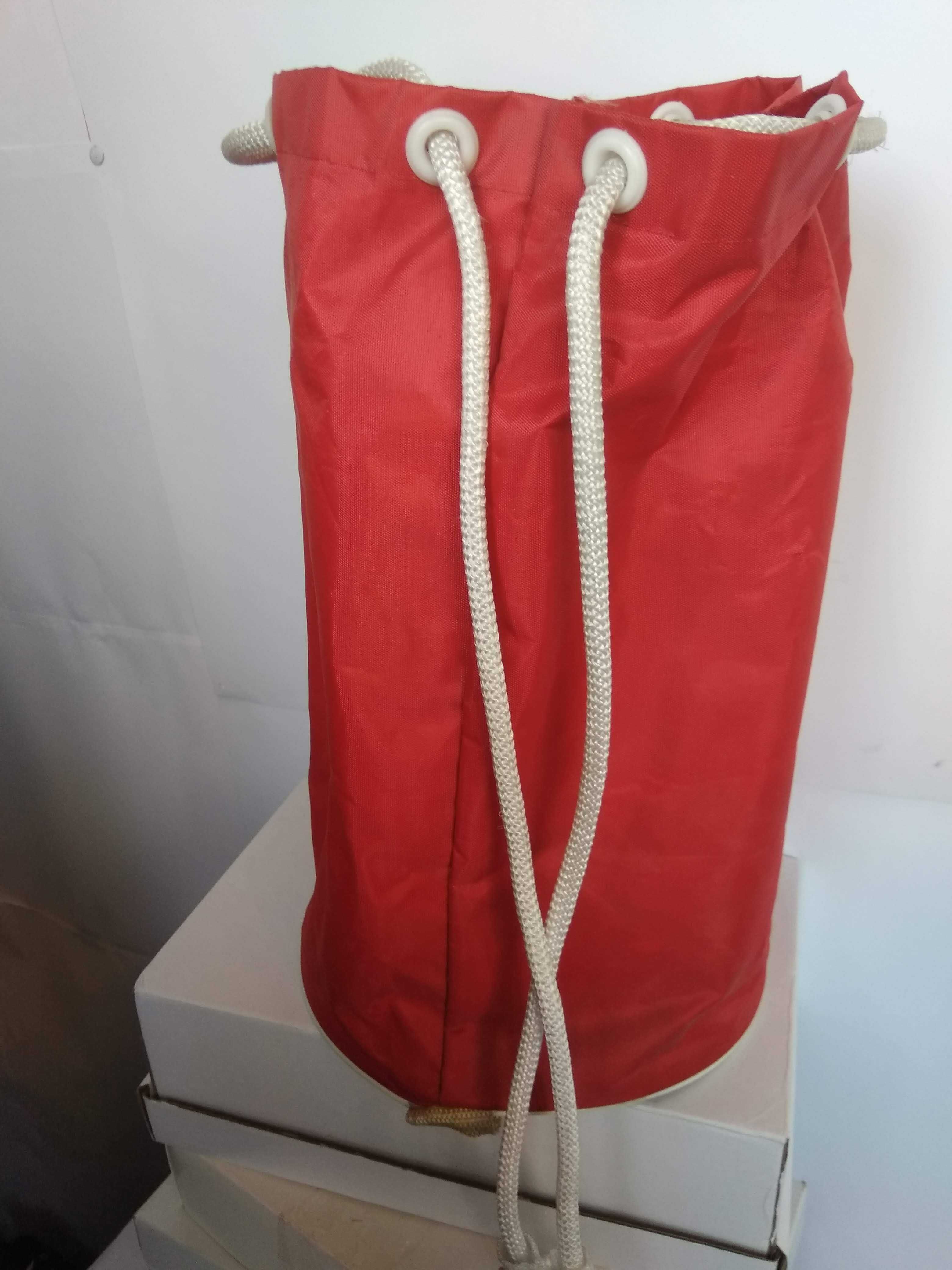 Красная спортивна сумка туба Benetton высота 36 м