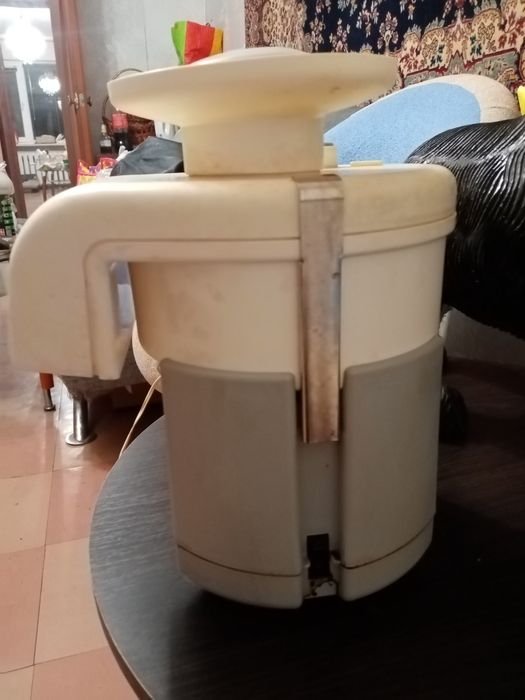 Ссоковыжималка, отлично работает