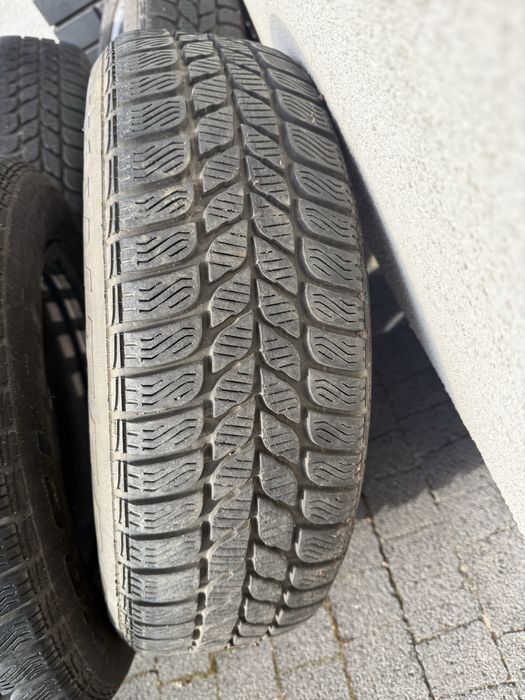 Felgi 4x100 z oponami zimowymi Pirelli 175/65 R15 zimowe