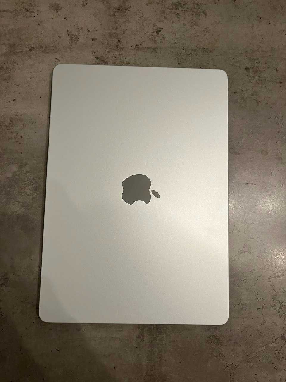 MacBook Air M2 13 ,8 gb 512 GB  A2681
