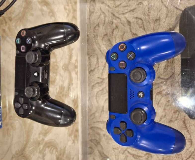 Приставка PlayStation 4, 2 геймпади, 22 диски