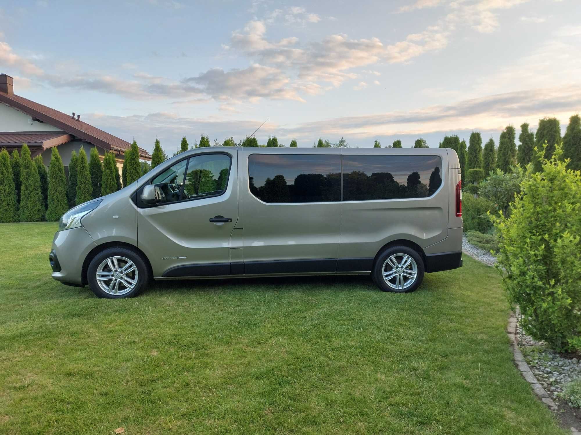 Renault Trafic polski salon wersja long 9 osób nawiewy Webasto