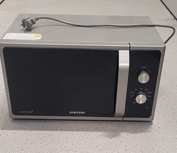 SAMSUNG Model MG23F301EAS kuchenka mikrofalowa z grilem