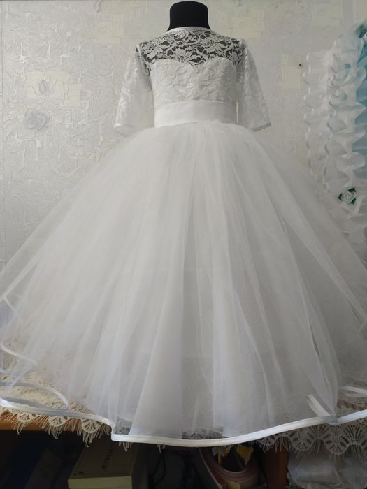 Плаття білосніжне на зріст 116-122 см. Платье белое на девочку